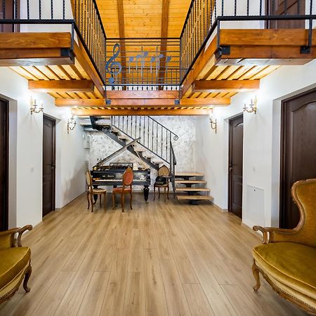 Casa Cu Magnolii Hotel Poienile Izei Bagian luar foto