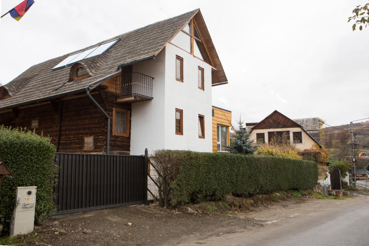 Casa Cu Magnolii Hotel Poienile Izei Bagian luar foto