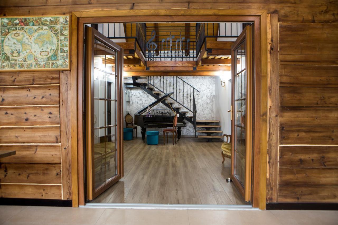 Casa Cu Magnolii Hotel Poienile Izei Bagian luar foto