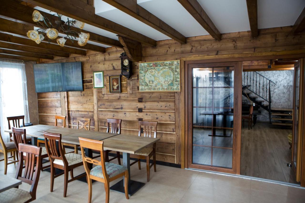 Casa Cu Magnolii Hotel Poienile Izei Bagian luar foto