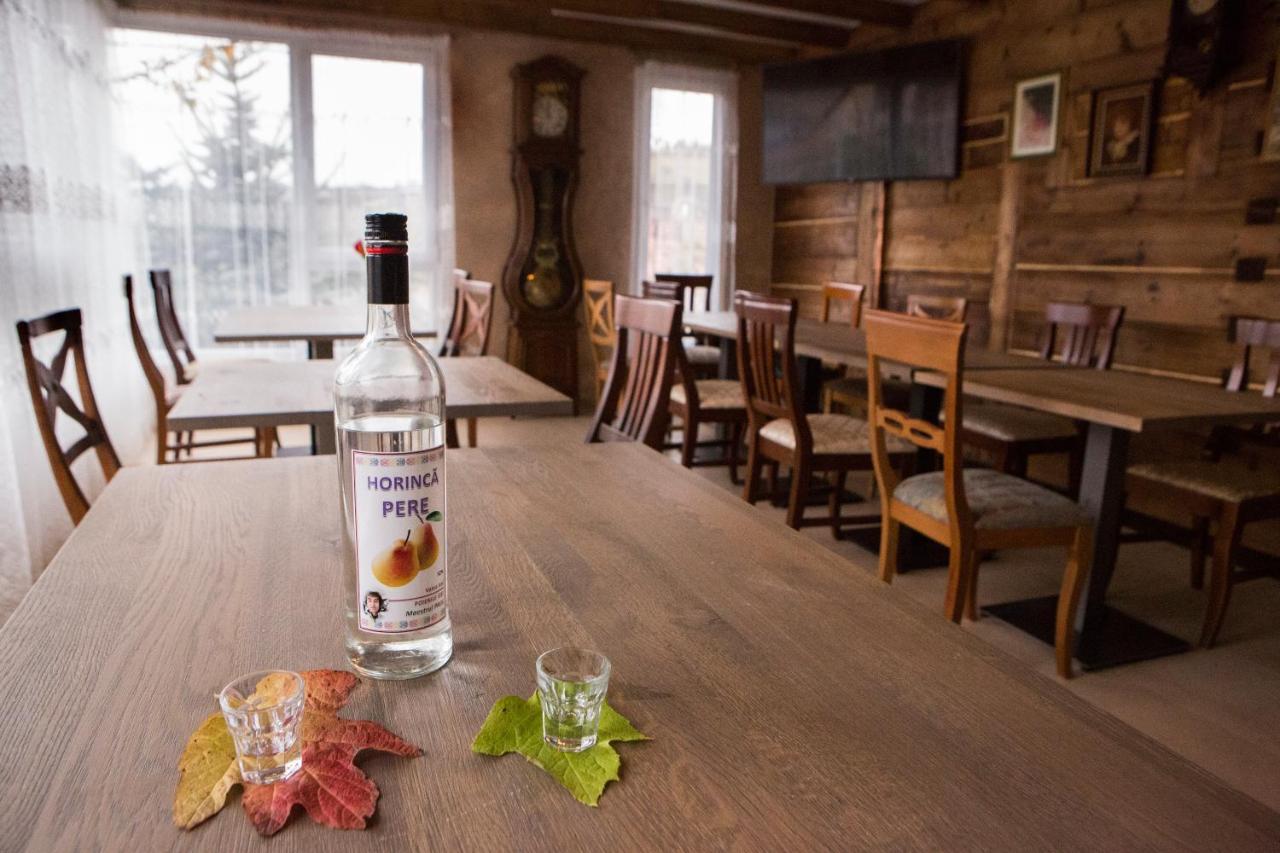 Casa Cu Magnolii Hotel Poienile Izei Bagian luar foto
