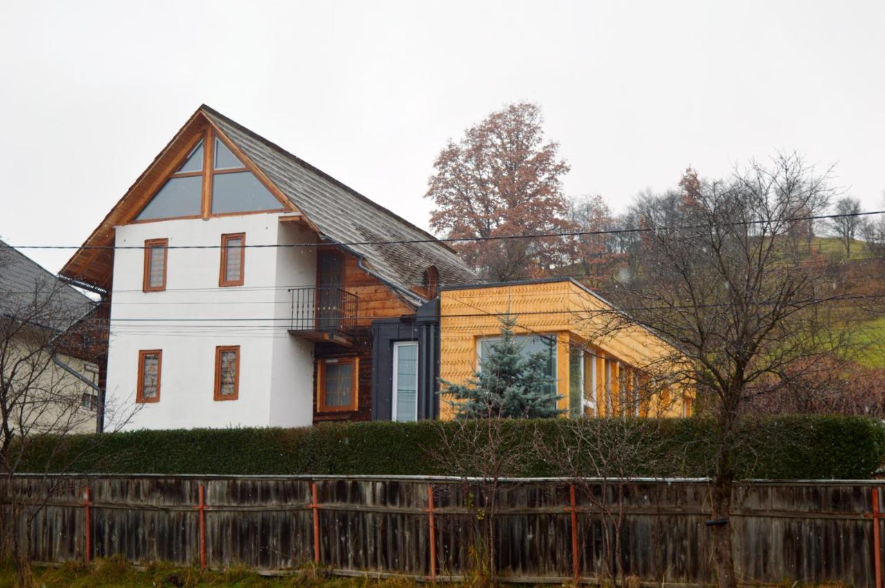 Casa Cu Magnolii Hotel Poienile Izei Bagian luar foto