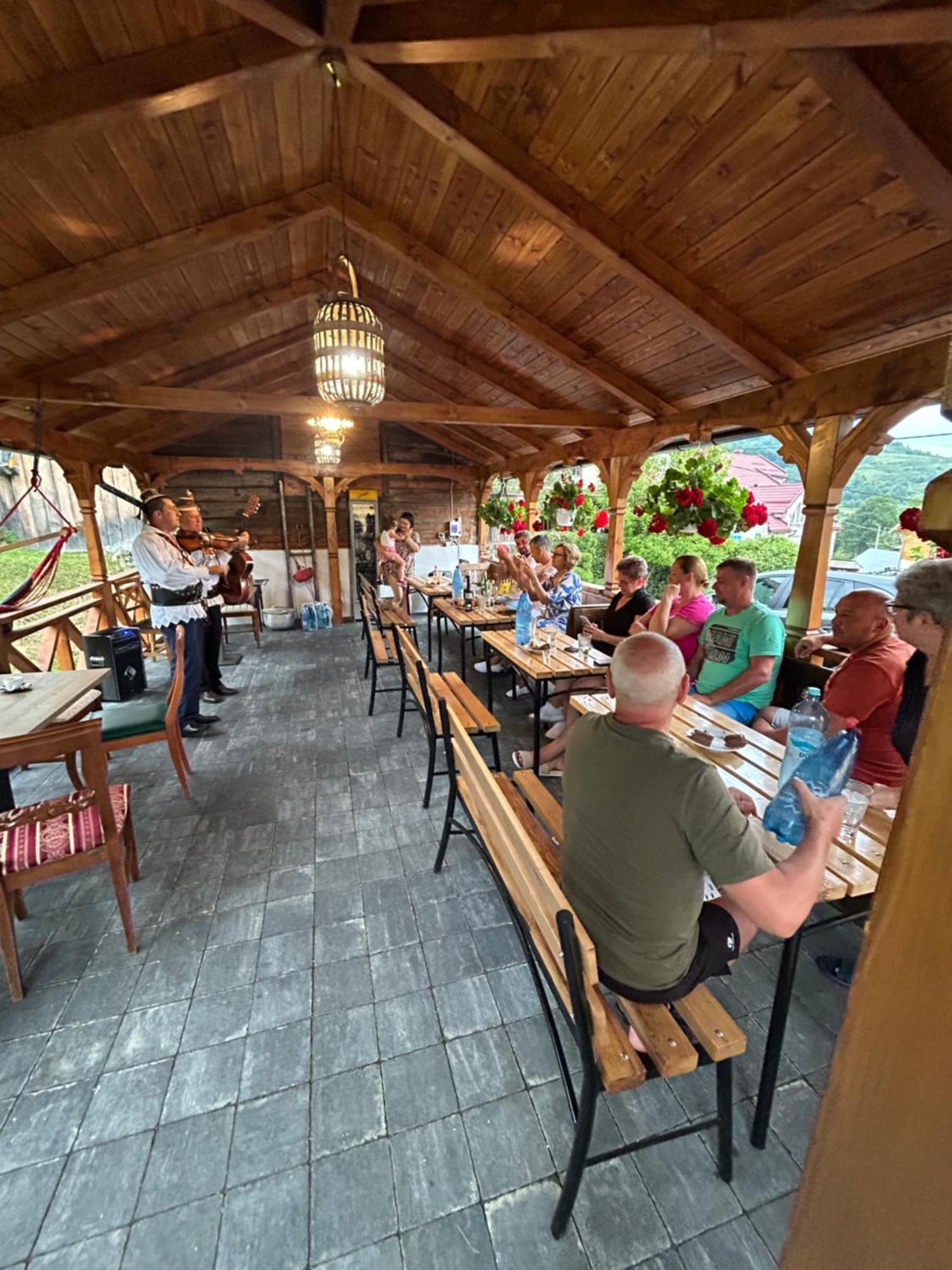 Casa Cu Magnolii Hotel Poienile Izei Bagian luar foto