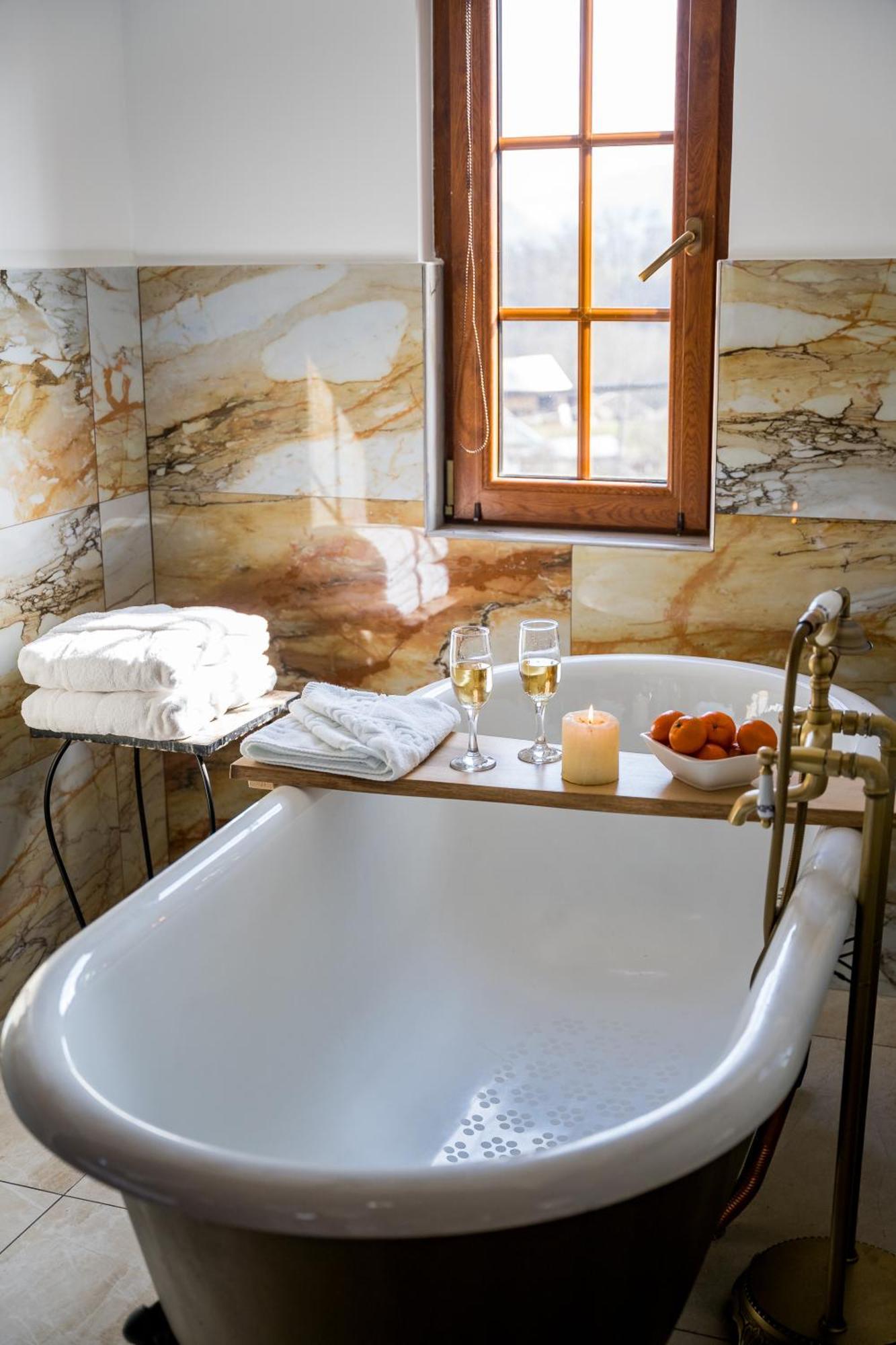 Casa Cu Magnolii Hotel Poienile Izei Bagian luar foto