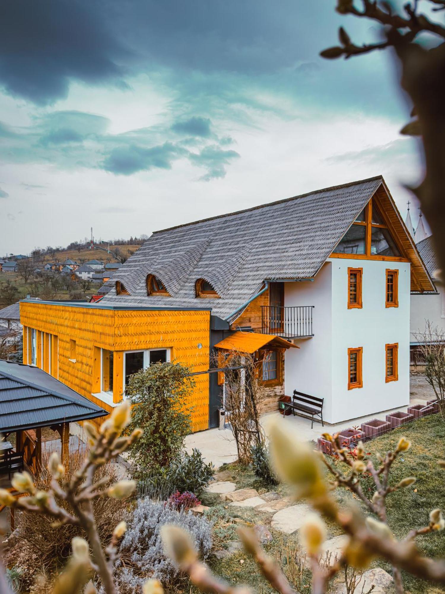 Casa Cu Magnolii Hotel Poienile Izei Bagian luar foto